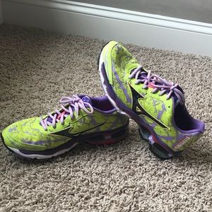 Mizuno Wave Creation